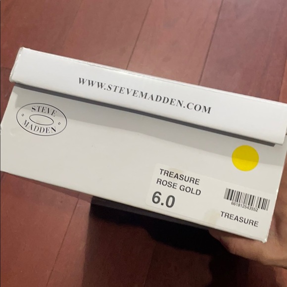 Heels - Picture 4 of 4